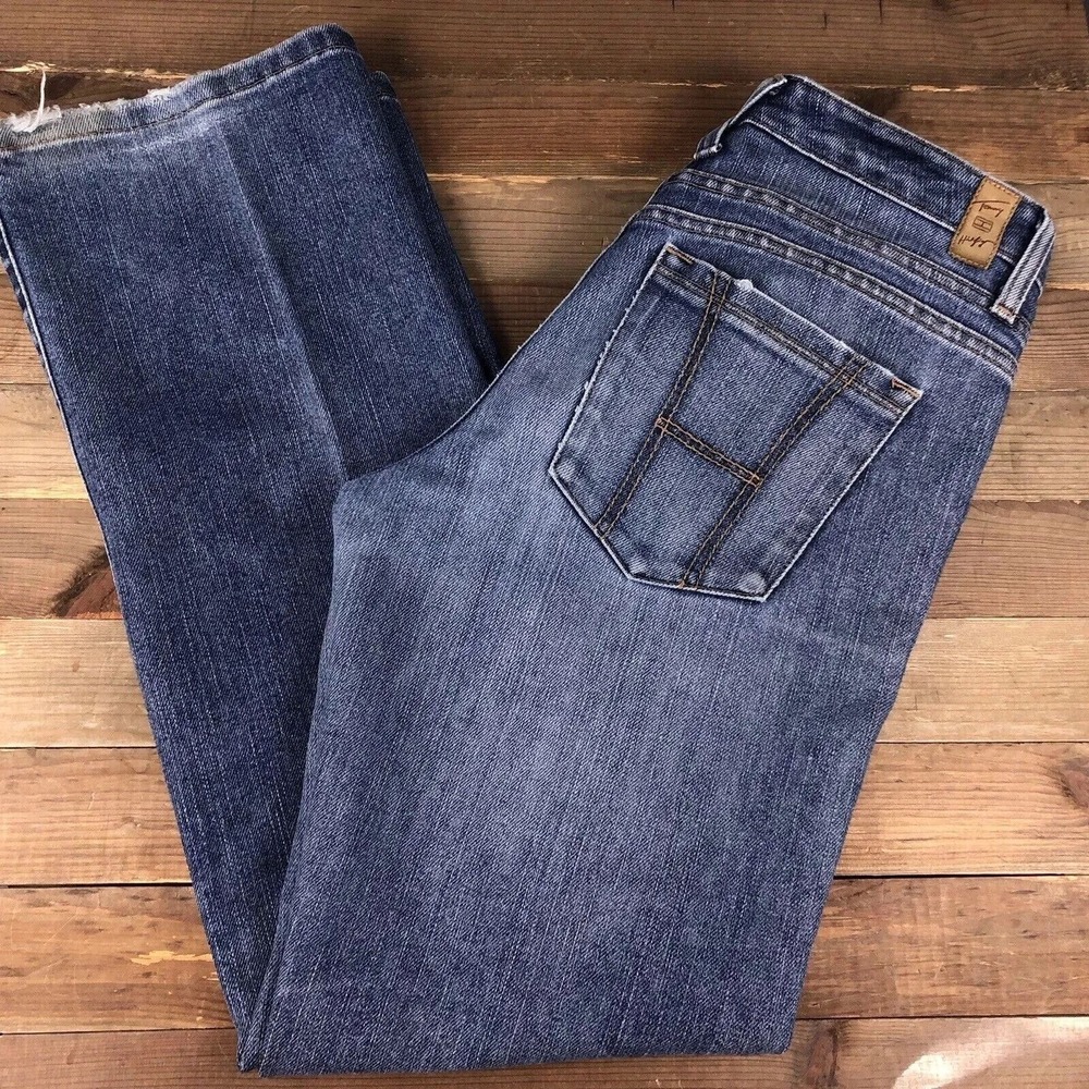 Tommy Hilfiger Hipster Boot Cut Jeans Size‎ 8 (32x32) Medium Rinse Mid Stretch